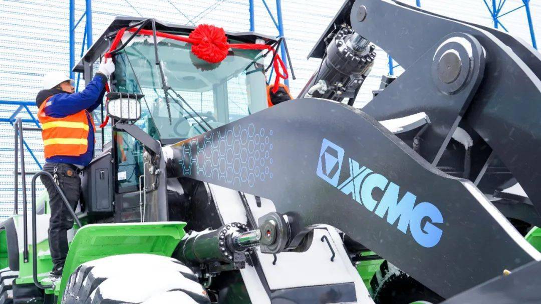 20℃,67徐工纯电动装载机交车忙!_作业_客户_性能