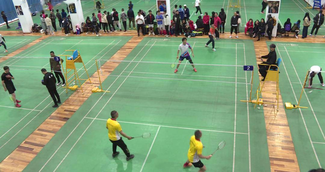 大理州体育中心"场馆惠民"系列公益赛事第二届羽毛球比赛开赛