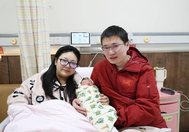 元宵在即,喜欢吃汤圆的爸爸给女儿起名"小汤圆"_商女士_血压_孩子