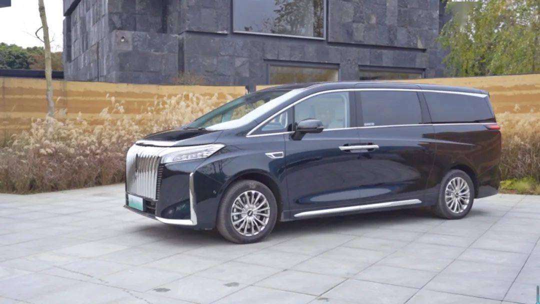 立项以来就确立了两个规格——内部代号m81的标轴版和代号m83的长轴版