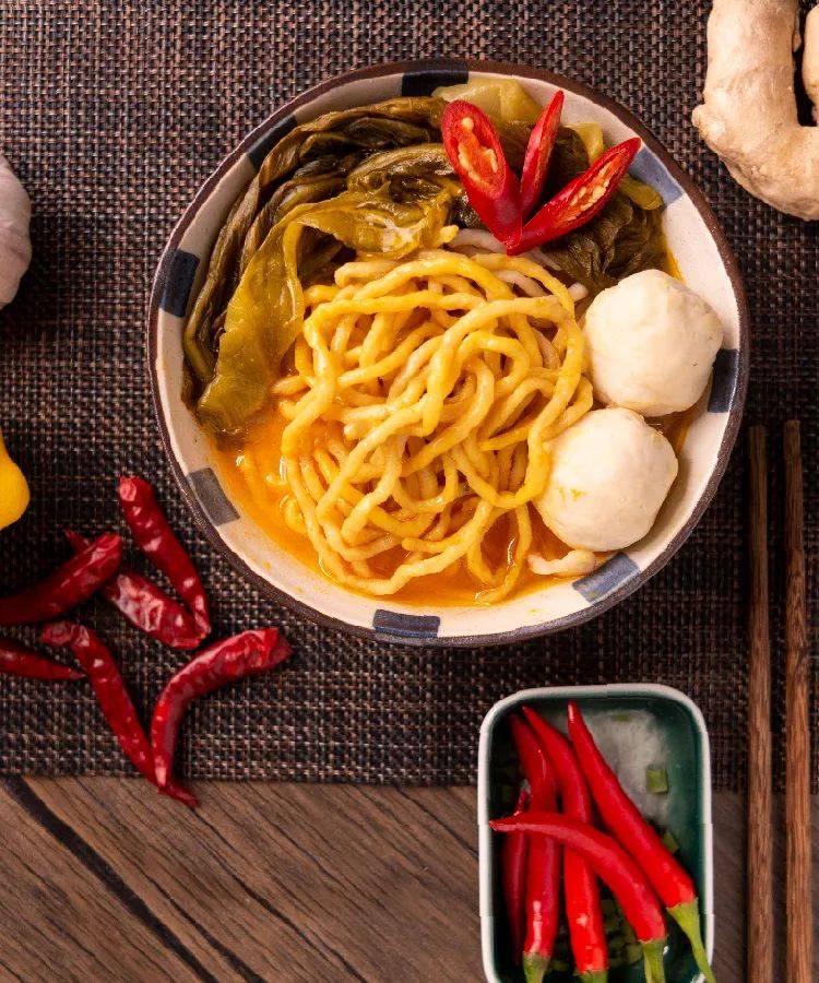 味,冬阴功味都是在鱼骨高汤的基础上加了食用调味料和新鲜的柠檬叶