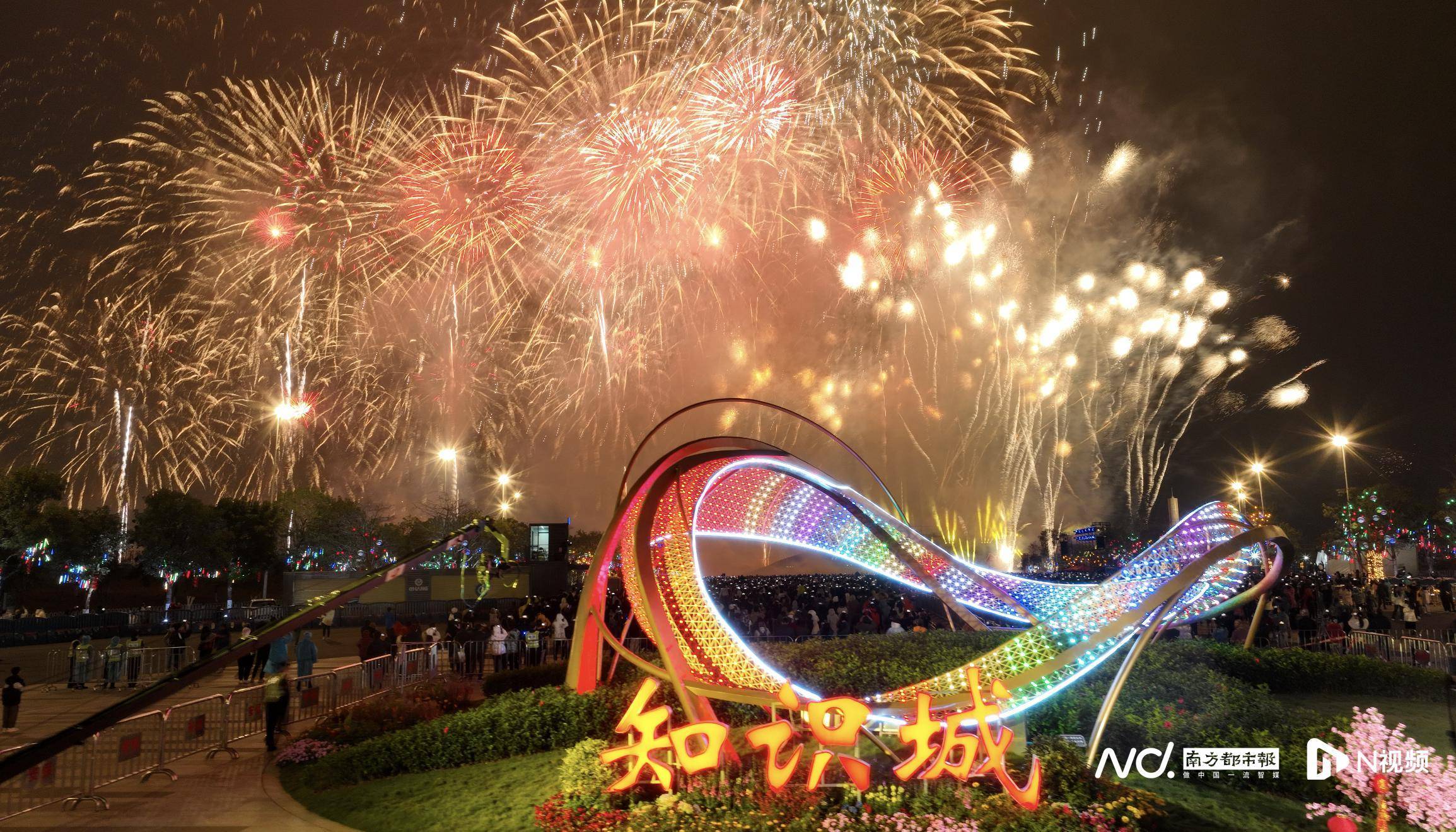 多图直击知识城烟花汇演，60米高3D立柱烟花首次亮相广州
