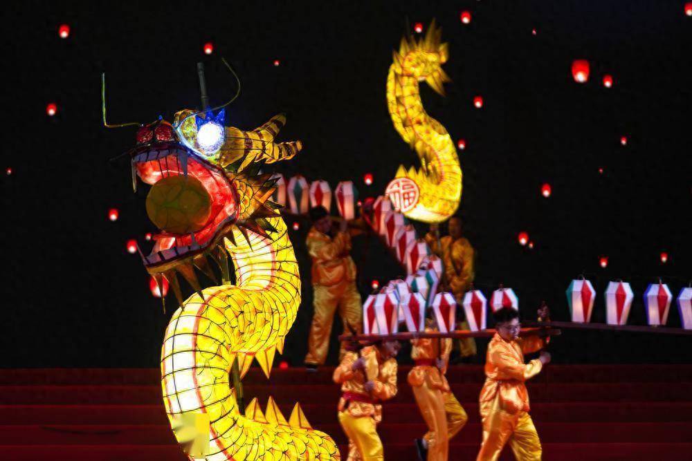 【视频】湖南板板龙灯:龙身虚实相生 舞动春的光影|龙腾在广东⑤