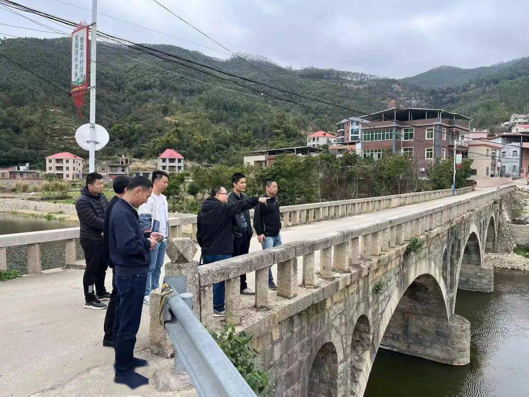 领导动态★2月19日下午,镇党委书记杨永胜带队了解企业开工,用工,用电