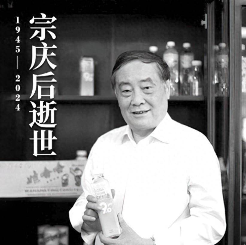 以前清晨七八点,如果你在杭州街上遇到这样一位老人:普通的白衬衫配一