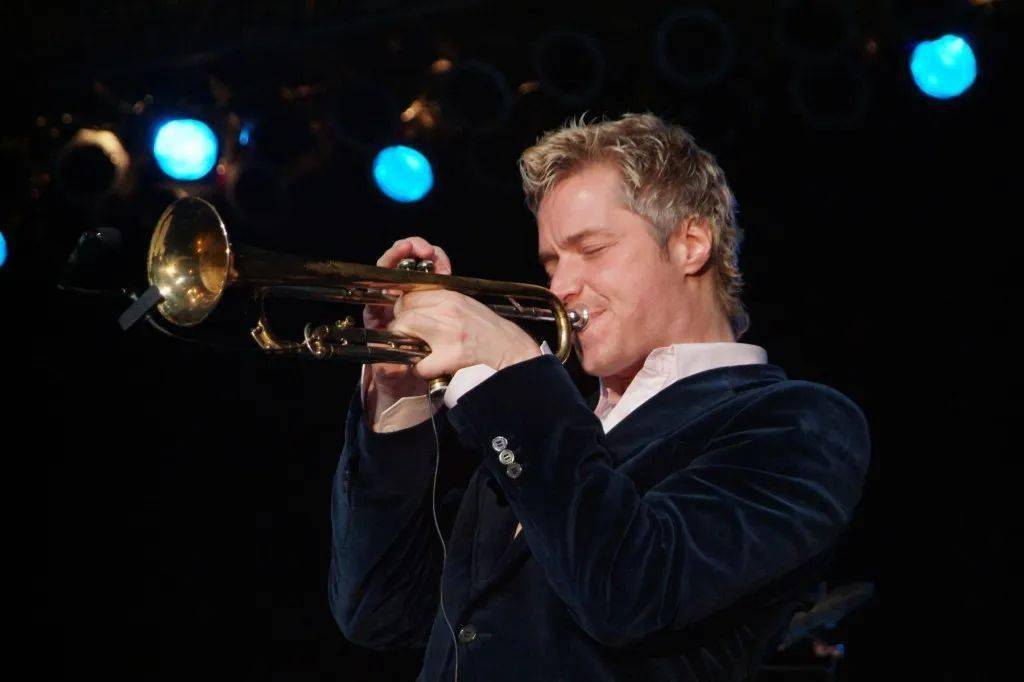 格莱美小号巨星克里斯·波提携手全明星乐团登台中山音