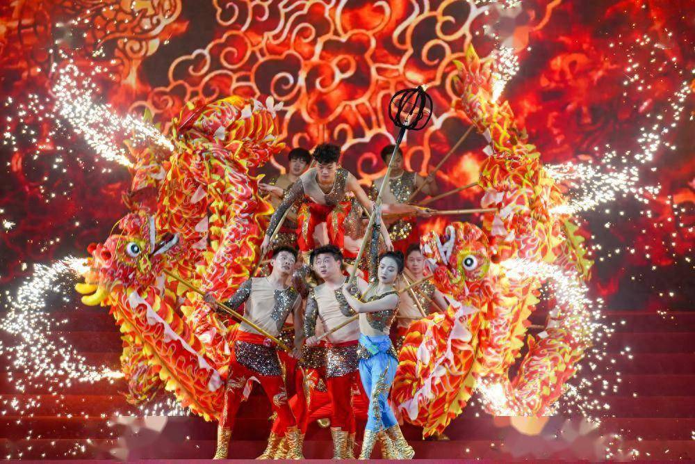 【视频】重庆铜梁龙:人在龙中舞,龙在火中飞|龙腾在广东②