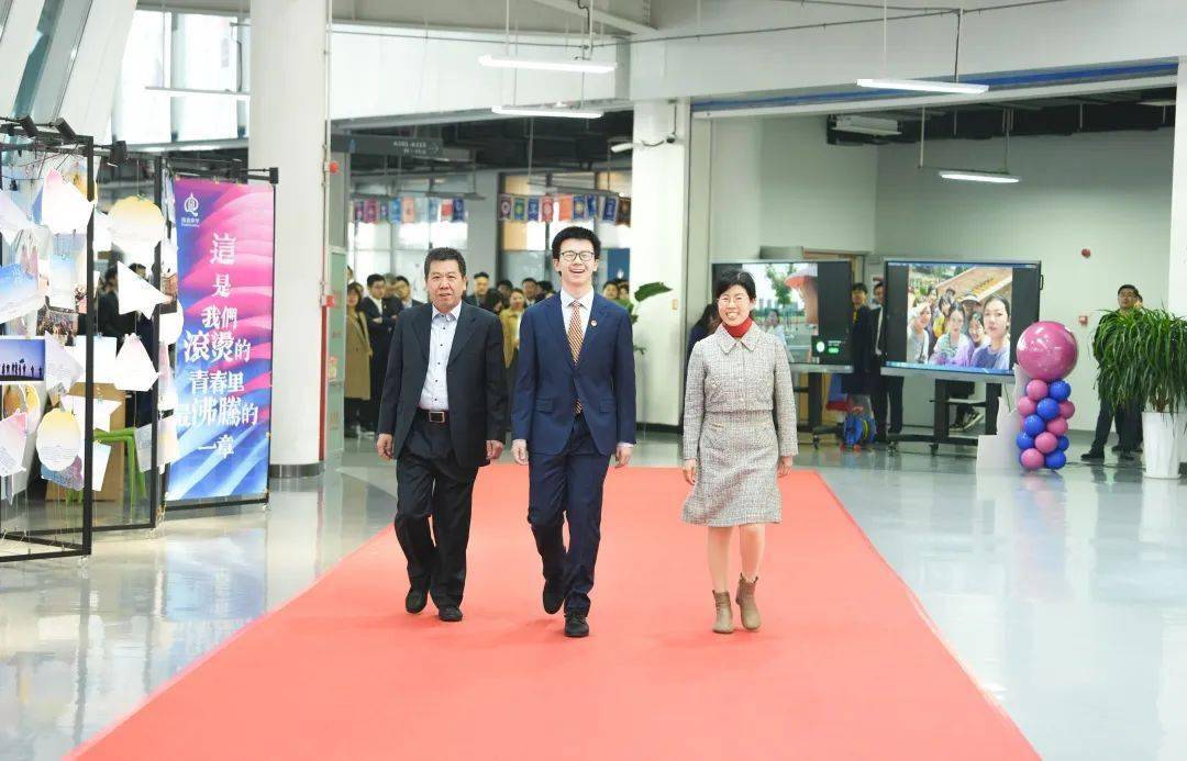 成人礼|十八有成 品致未来——青岛中学2024届学生成人礼_成人门_成长