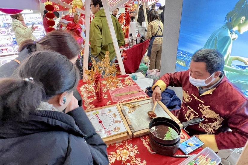 非遗民俗文化浓 在上海青浦花式"闹"元宵_活动_市民_摊位