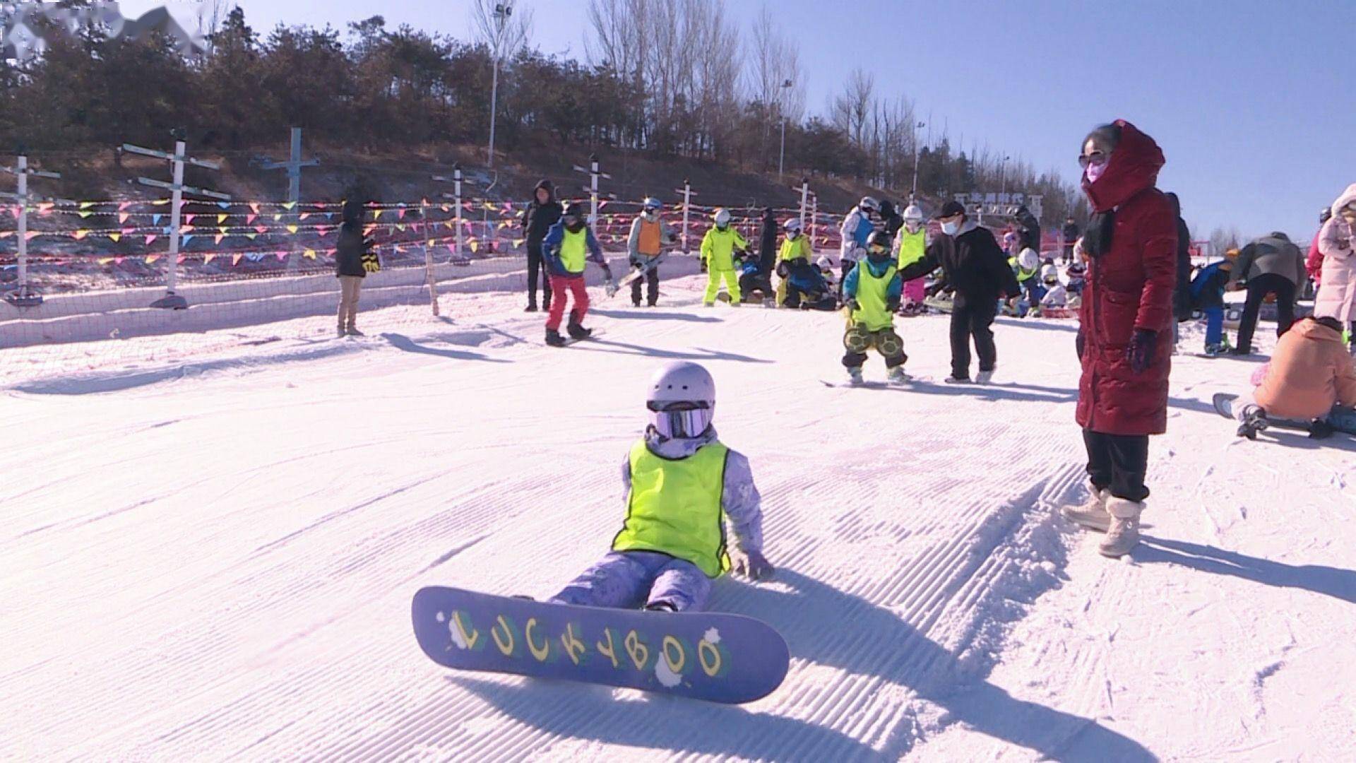 龙井海兰江滑雪场电话图片