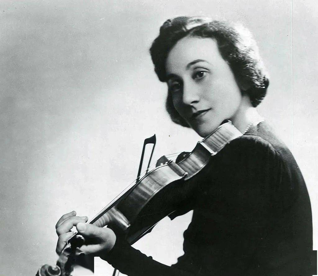 埃里卡·莫里尼的指尖艺术 | 她是不被定义的小提琴