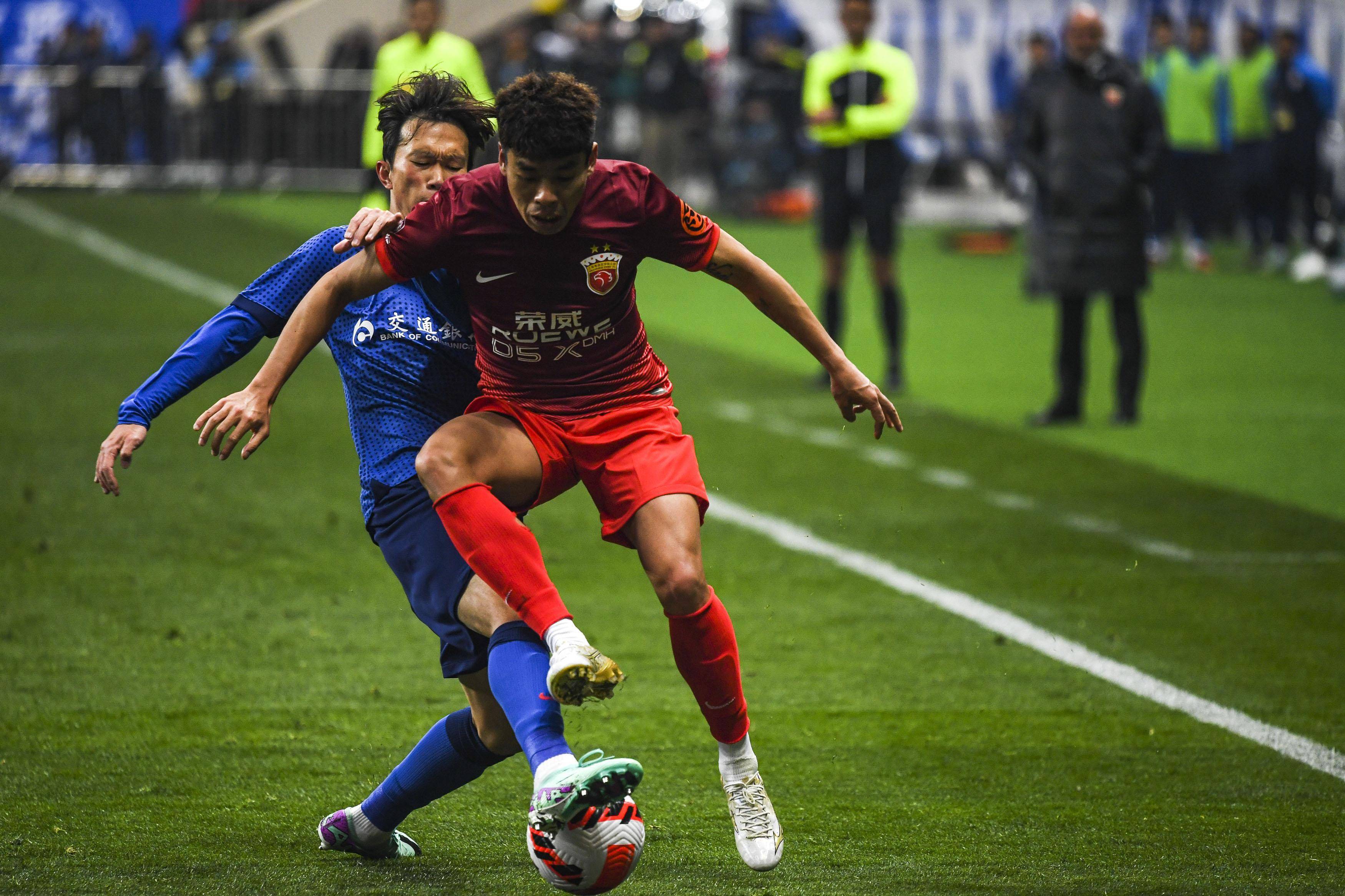 足球场举行,在这场"同城德比"超级杯中,上海申花凭借马莱莱的进球1比0