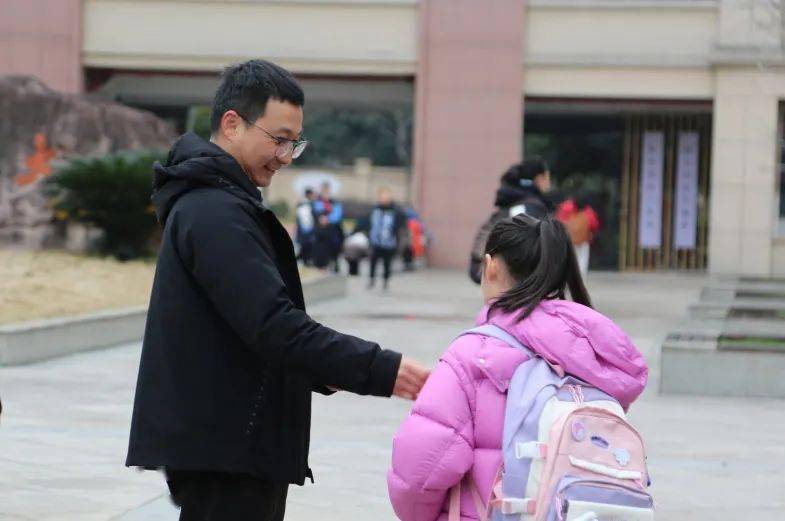 龙行龘龘启新篇,前程朤朤向未来——大成小学开学迎新活动_闻书香