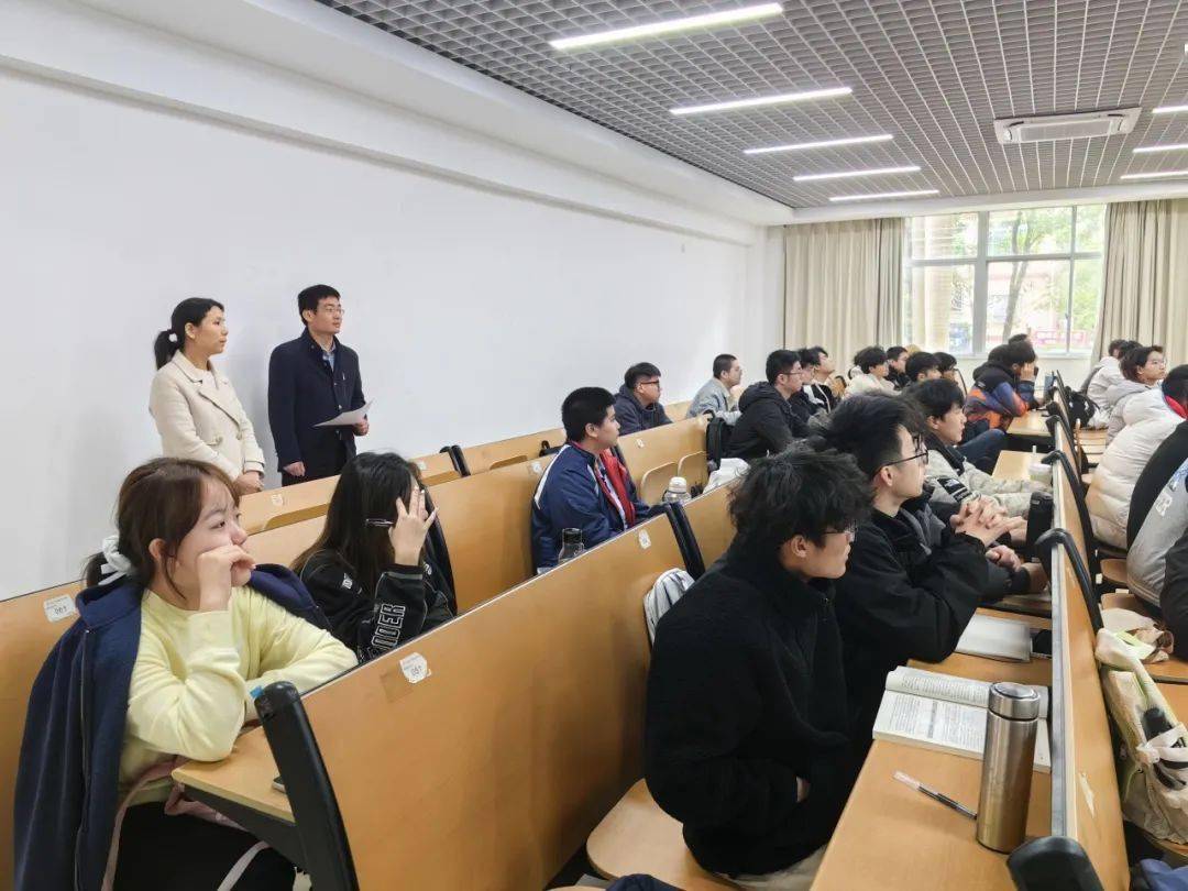 鸟声千种啭杨花满路飞的二月让我们来听听同学们分享自己的故事诉说出