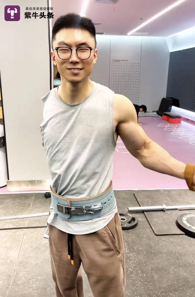 小伙因车祸失去右臂右腿6年未出门,健身增肌52斤重拾生活信心_大铭