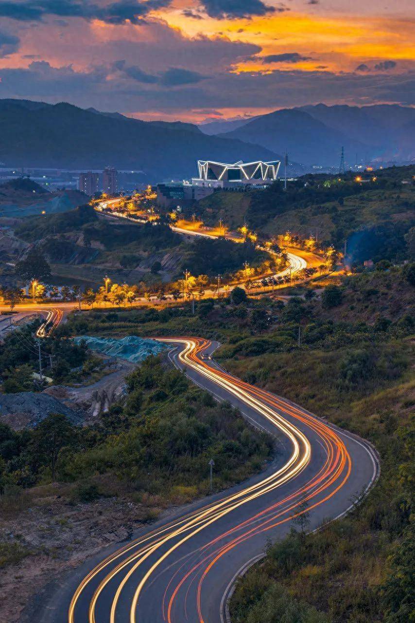 攀枝花的四季,皆是芬芳_地方话_城市_格萨拉