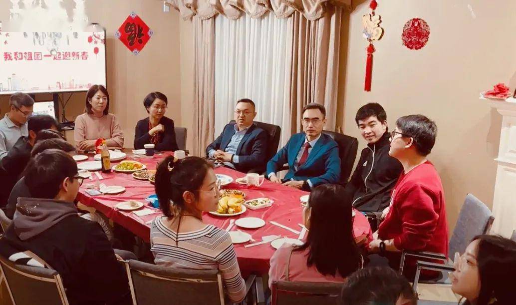 杨舒总领事在讲话中表示,过去一年,同学们的学习和生活从疫情中恢复