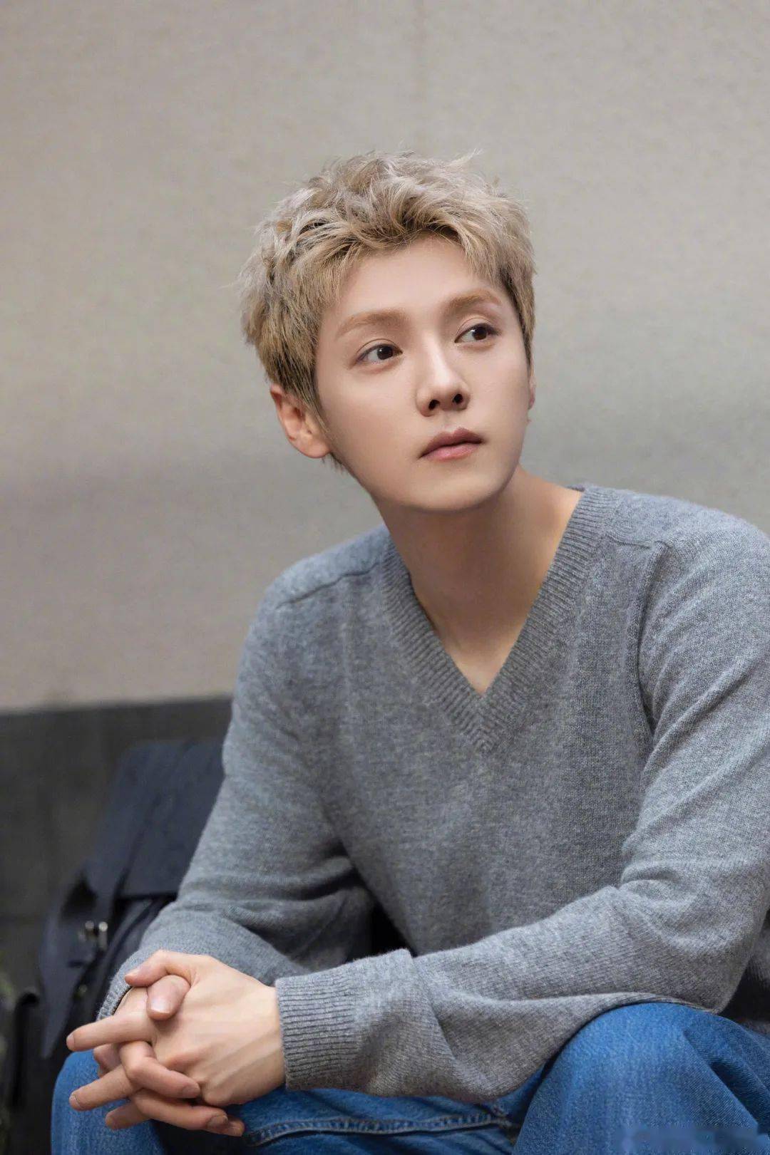 狗仔昨个的爆料预告,引起全网围观热议,到现在重点怀疑对象就非鹿晗