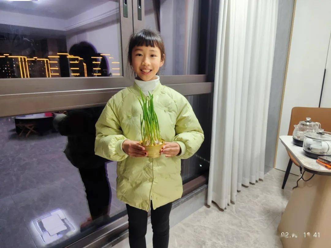 吴天佑302班  王曦悦302班  丁语晨303班  吴昕晔303班  吴雨彤305班