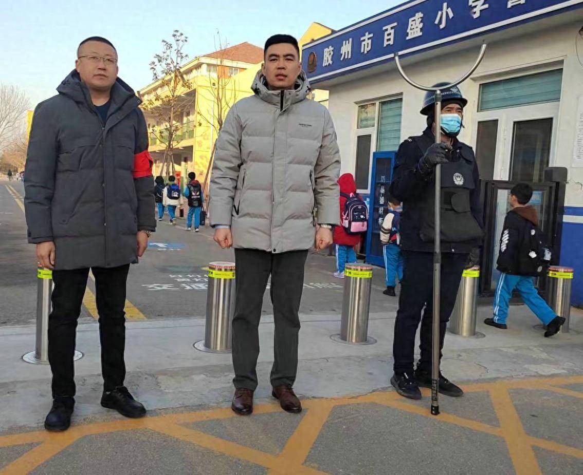 为了给学生们营造一个充满活力与希望的开学氛围,胶州市百盛小学精心