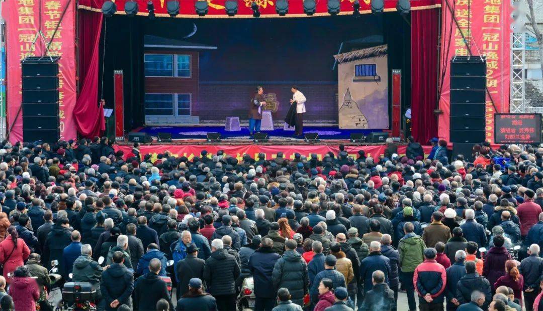 《非遗表演武迓鼓》 赵延祥 摄《飞舞》 杨新明 摄《二龙戏珠》 王根