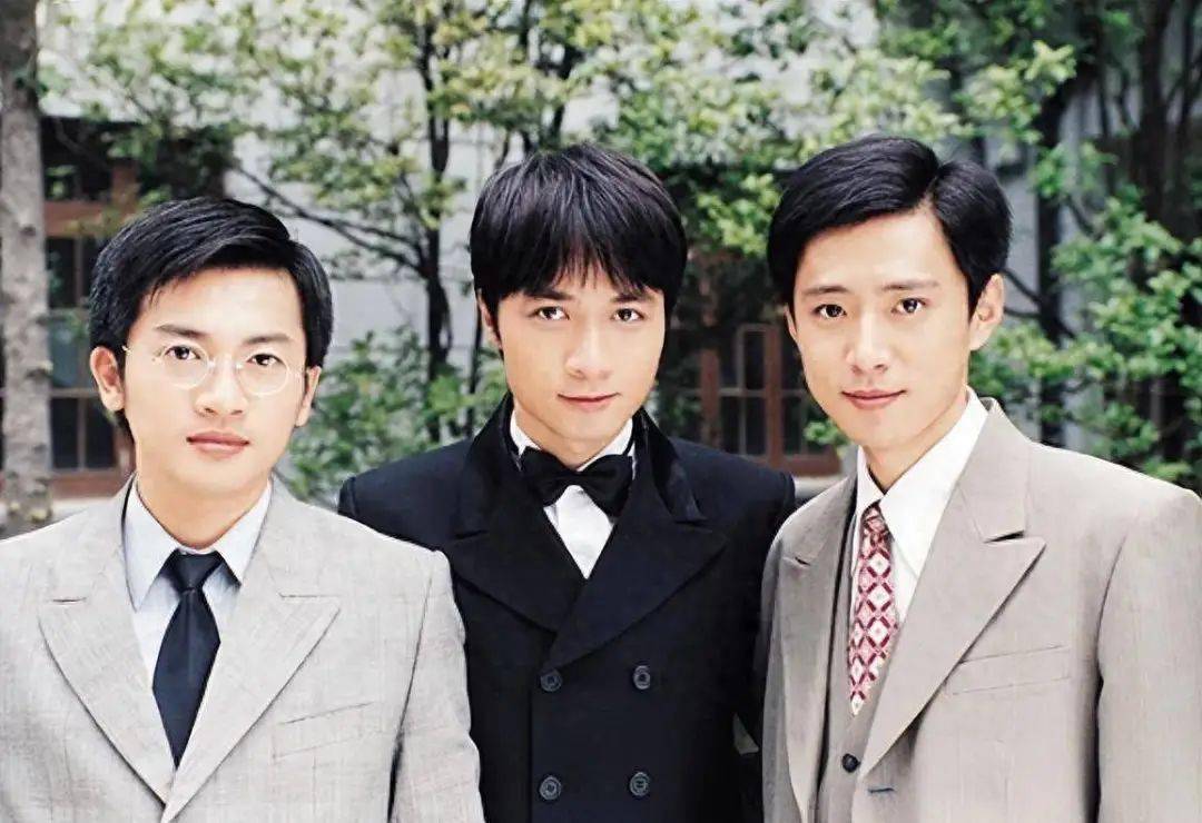 当时因这部剧一夜走红的演员有赵薇,林心如,苏有朋,古巨基等,都陆续接