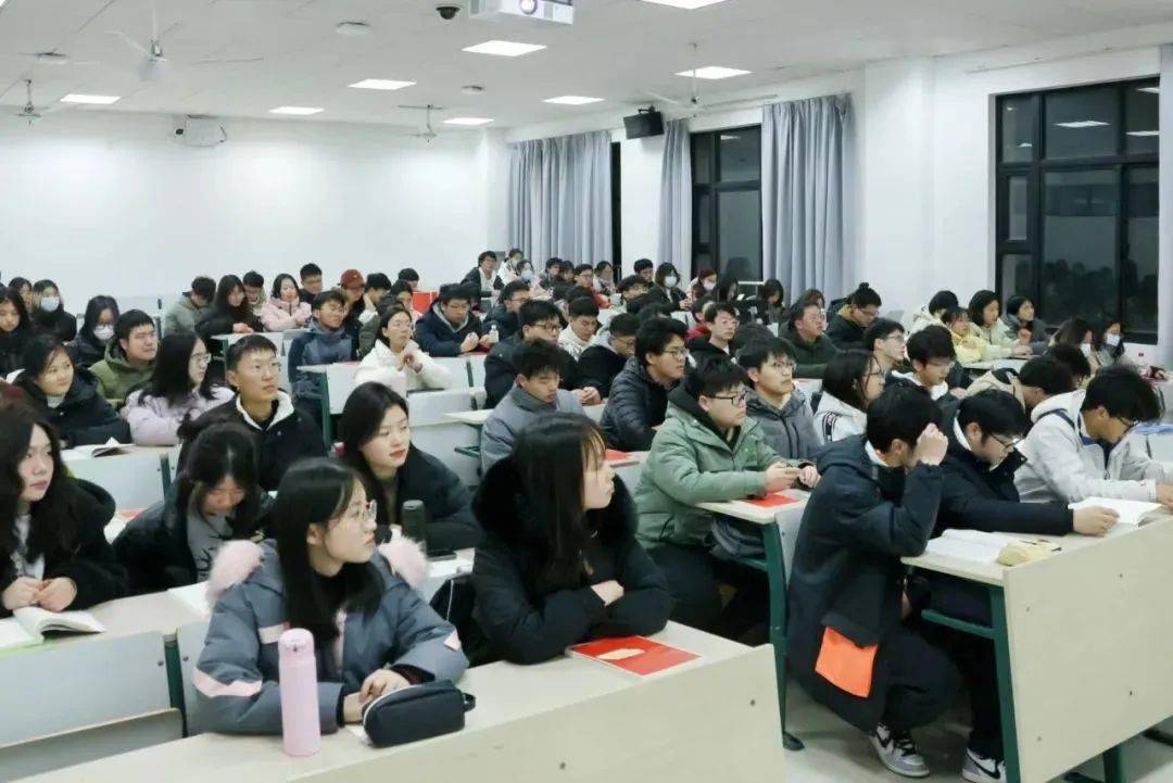 高校开学季!来看校园与学子的"双向奔赴"