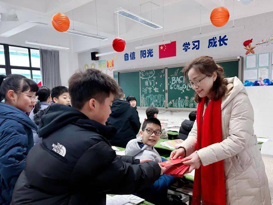 龙重登场 沐光而行 | 哲商现代实验小学举行新学期开学系列活动_向