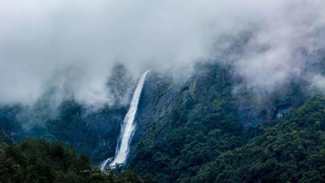 庐山香炉峰瀑布图片