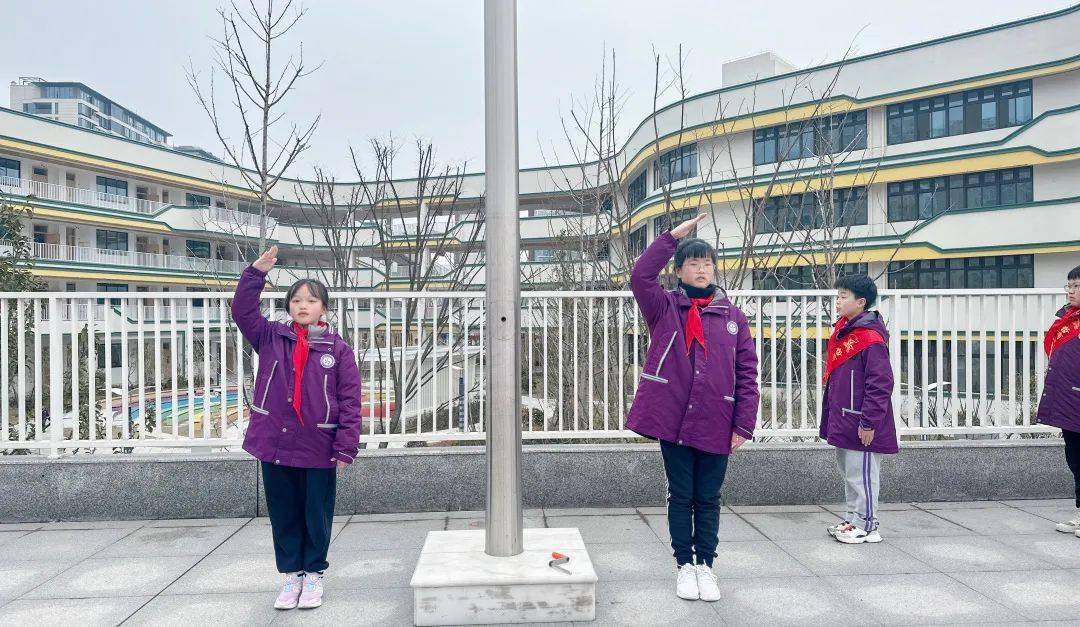 龙重登场 沐光而行 | 哲商现代实验小学举行新学期开学系列活动_向