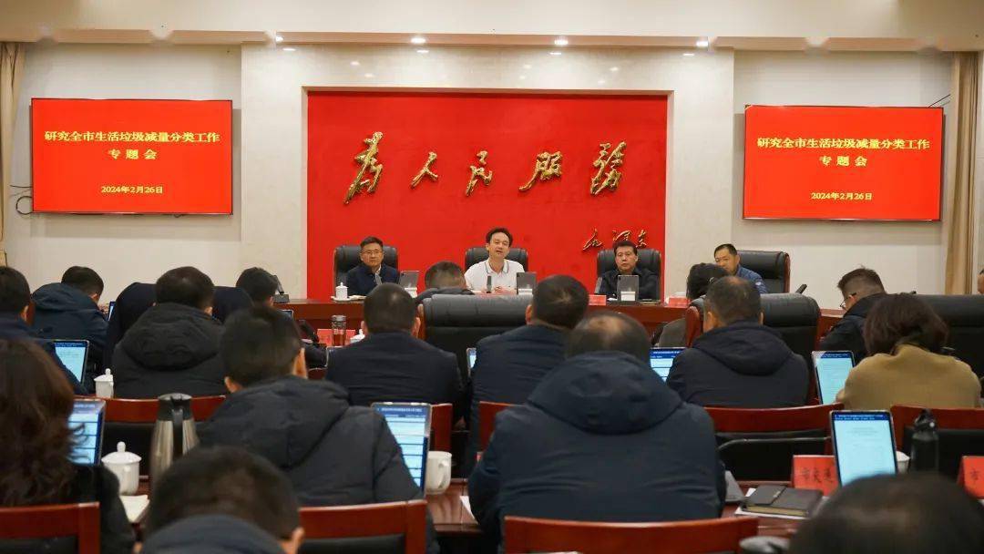 都江堰市委副书记,市长张亚丹,市人大常委会副主任张显虎,市政府副