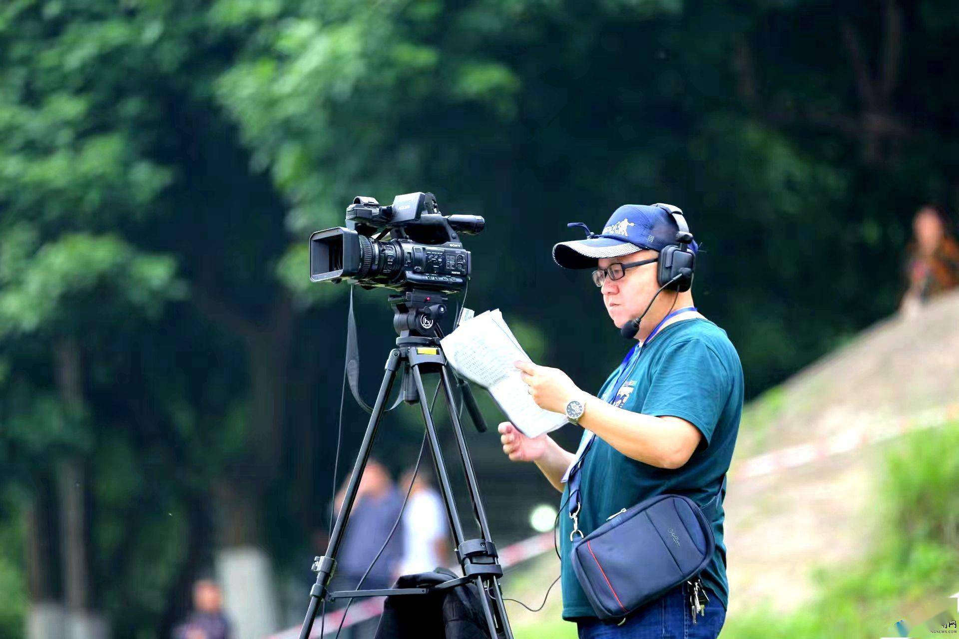 这份荣誉见证了他们在仪陇新闻战线挥洒的智慧与汗水!_工作_采编_证章