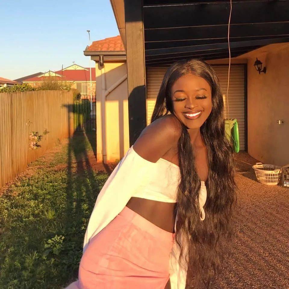 非洲"刘亦菲"靠神仙身材爆红全网,却被网友骂到崩溃抑郁.