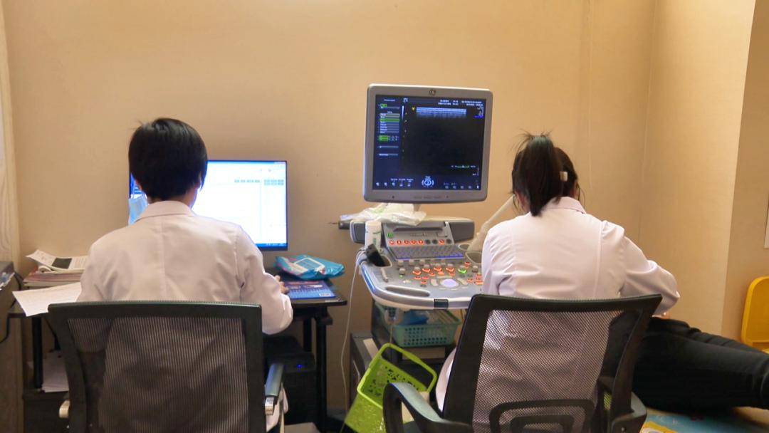 细致询问妇女的身体状况,并通过妇科检查,乳腺彩色b超检查等方式进行