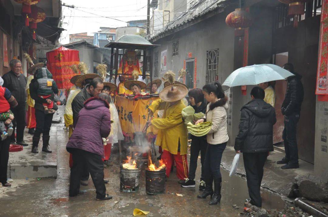 新生的网红神火了,真正传统的游神却晾在一旁_福州_派头_因为