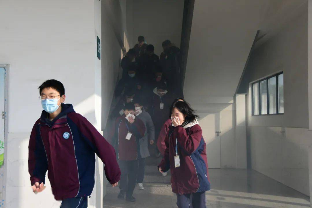 消防演练促安全│盛泽实验初中开展消防安全演练_活动_疏散_师生