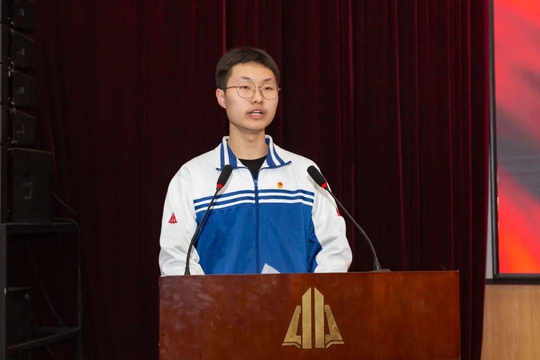 百折不回的坚韧,劈波斩浪,踏歌逐梦,大考在即,3年22班邹云飞同学代表