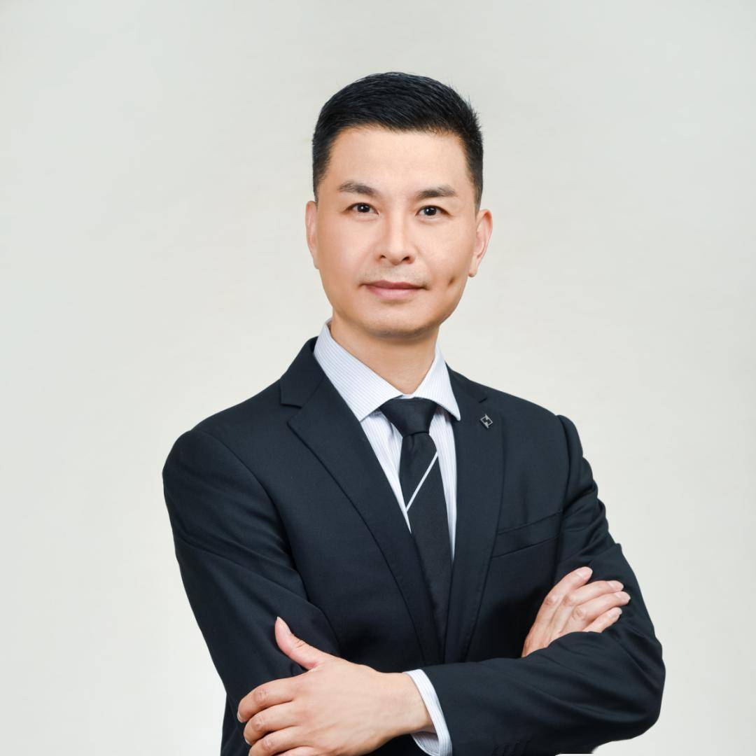 先后师从李正平,白秉钧,叶蓬,吴泽东,朱振东,李文才,陈国卿,曹剑文等