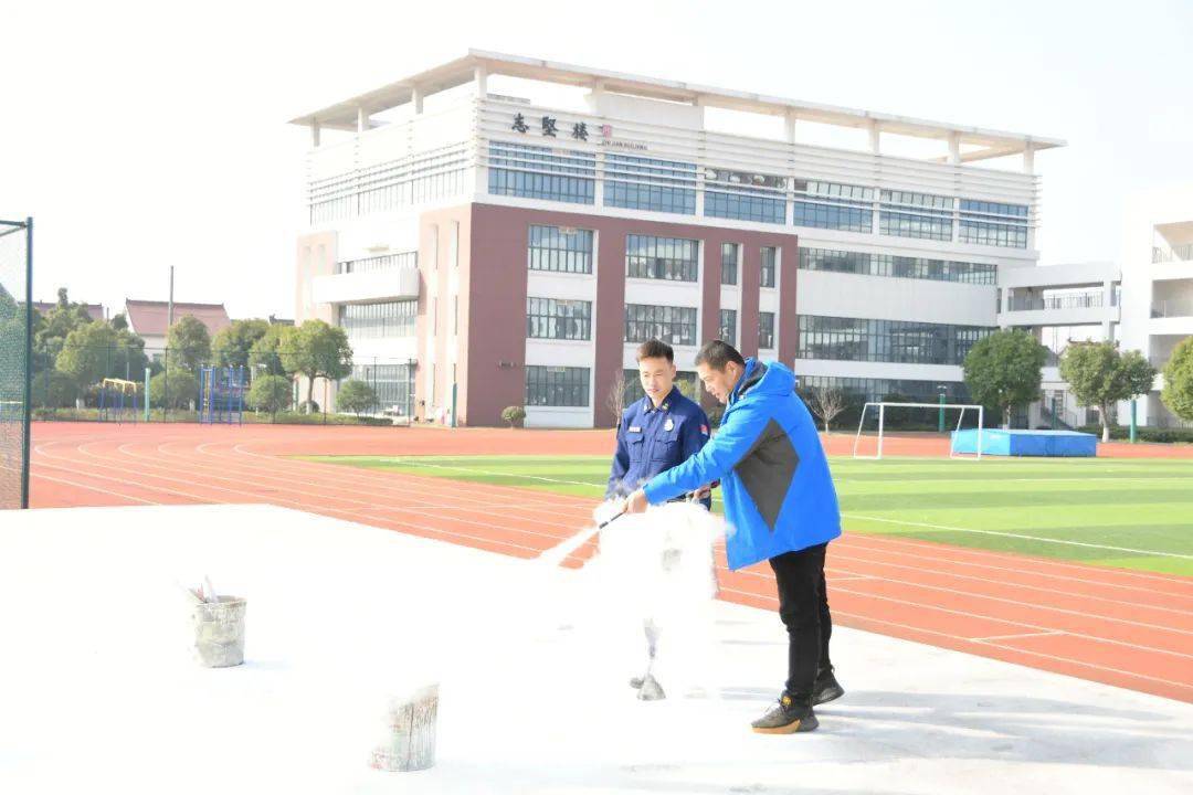 盛泽实验初级中学负责人表示,学校将以此次消防安全应急疏散演练为