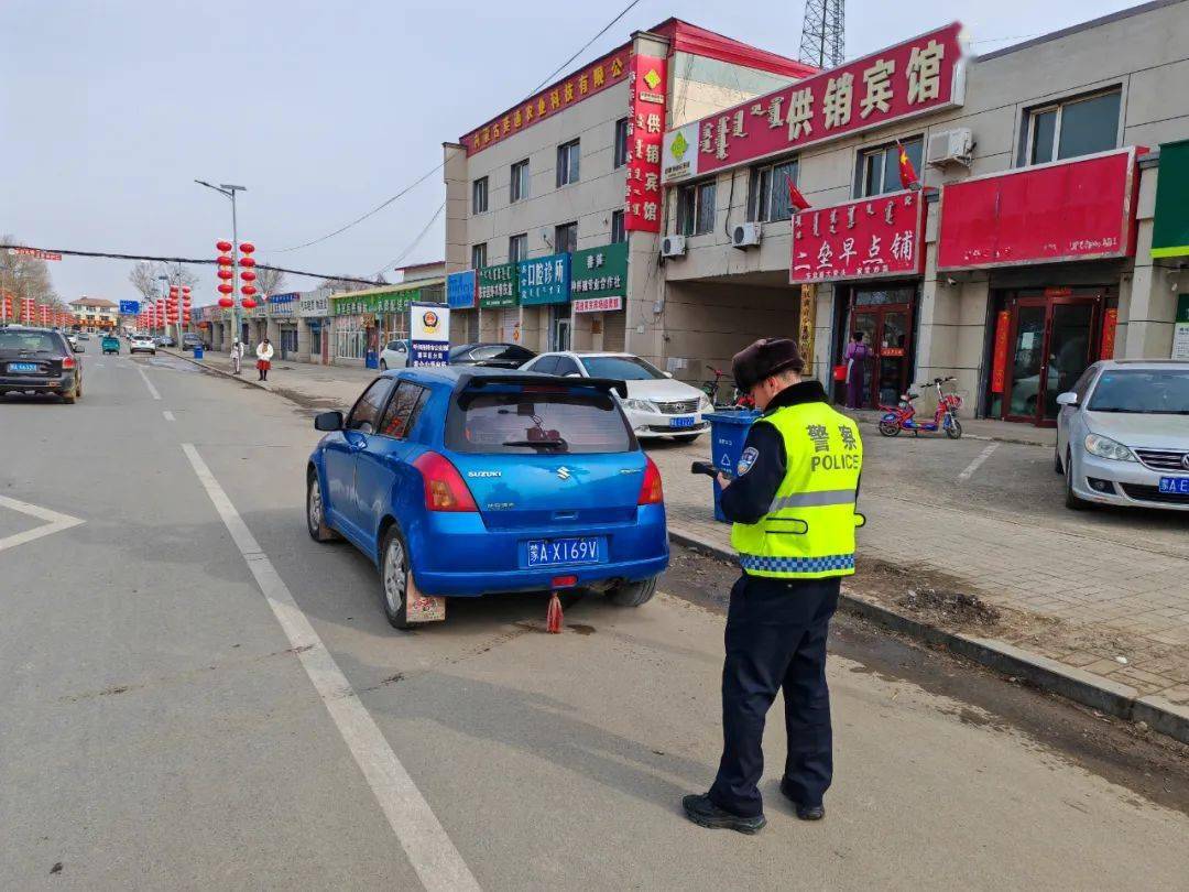 对s102省道19公里部分乱停乱放车辆进行曝光_交管_影响_阻碍交通