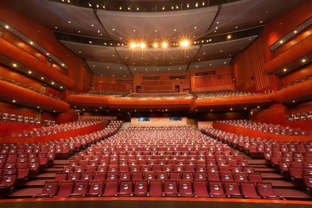 官宣!东莞玉兰大剧院保利青少年中国舞团开团啦!并邀请全市热爱舞蹈的