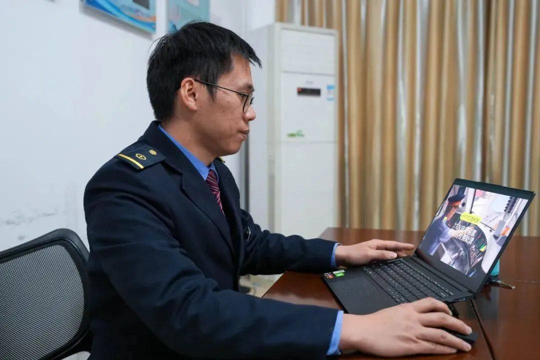 全村骄傲!一家三兄弟,都是火车司机!_李坤龙_南宁_哥哥