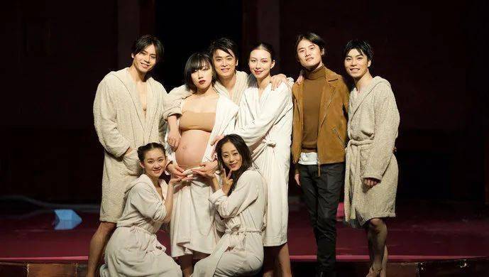 《乘风2023》初舞台"跳哭"姐姐们的谢欣,这次用《静地回升》讲述自己