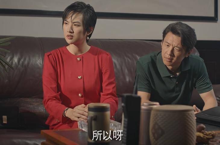 虽然刑侦局的重点也不在演员颜值,但作为女主,姚安娜的形体,仪表都让