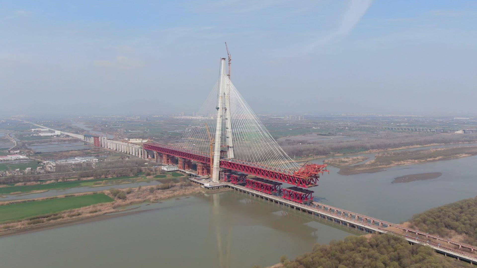 马鞍山长江公铁大桥z3号主塔墩全面复工复产_作业_施工_钢梁