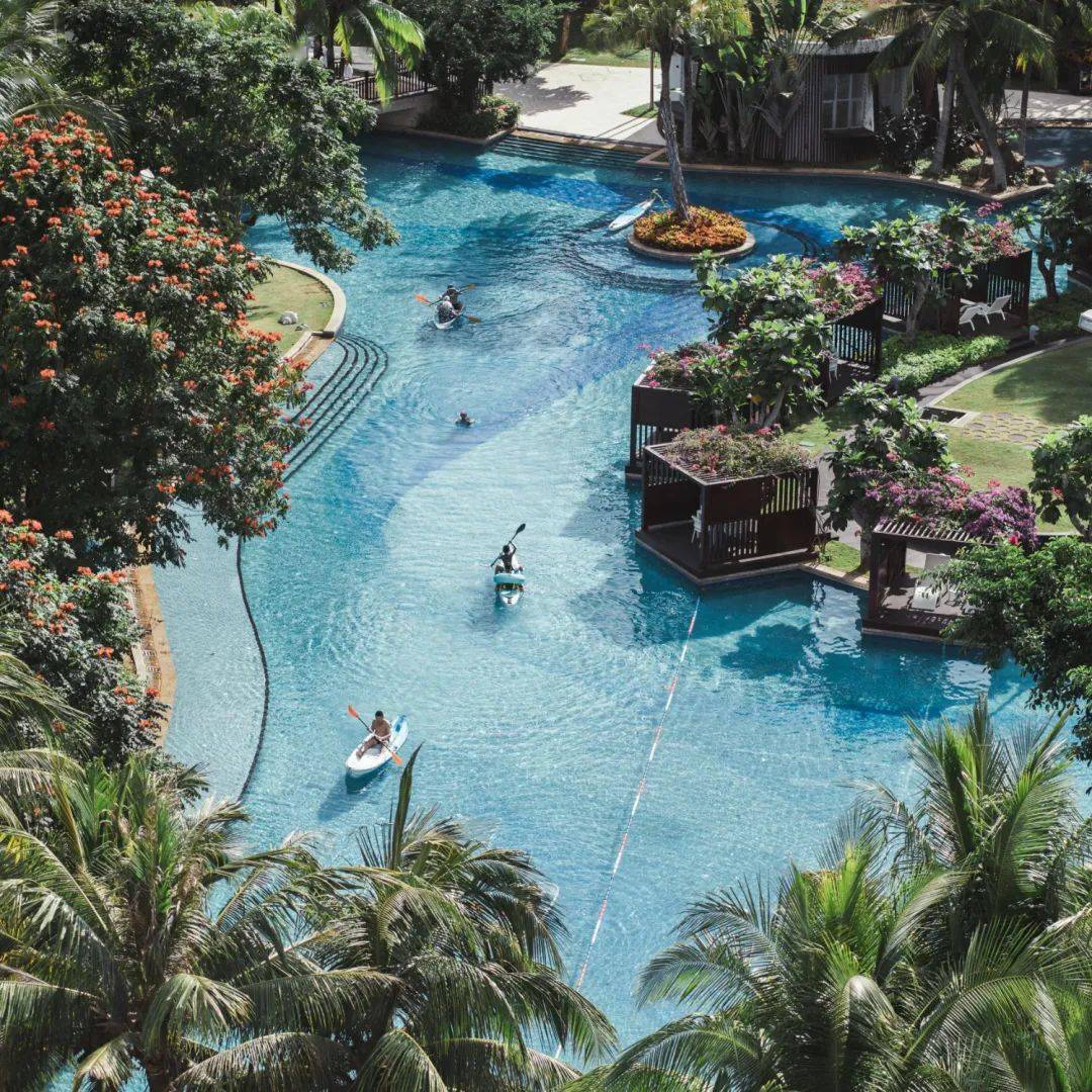 威斯汀的优势太明显了,它既有超火97的网红河道,空中无边泳池可以