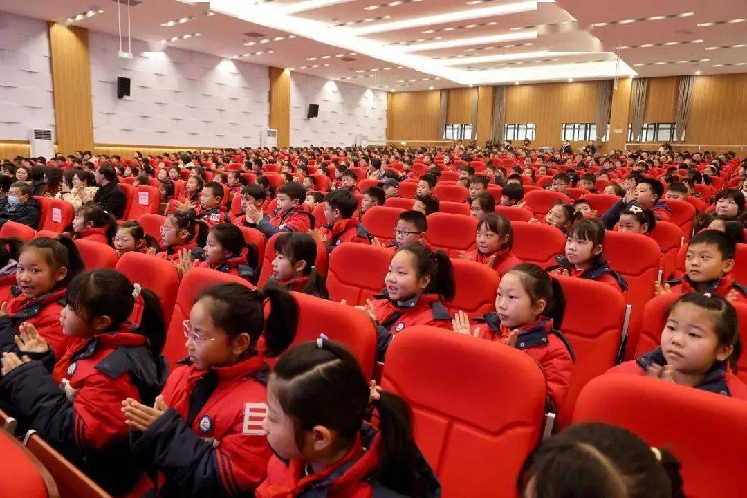 院士科学家进校园,科普大篷车进乡村……多地"开学第一课"聚焦科学