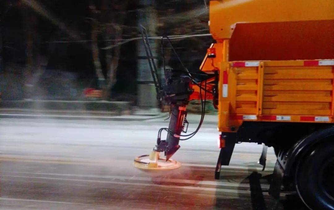 日报关注丨兰州市各单位部门铲雪保畅——闻雪而动 情暖金城_人员