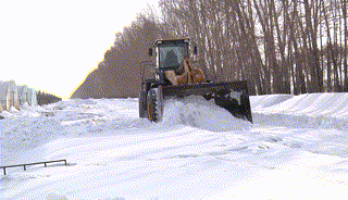 集体发农机!看黑龙江"豪横"备春耕!_农户_农田_建设