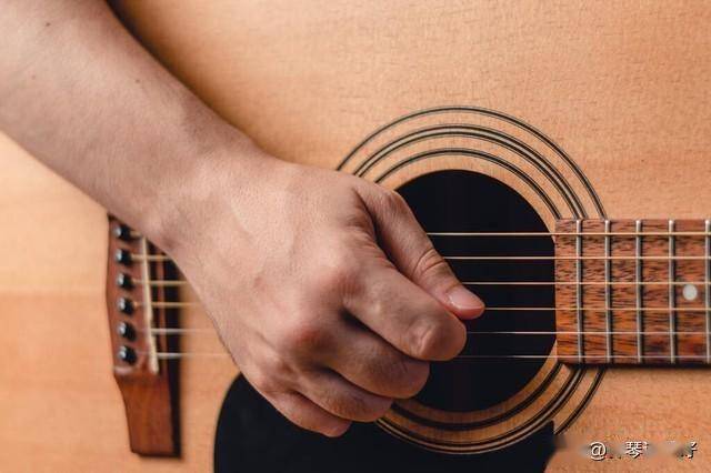吉他初学者,每天练习些什么?千万别弄反了_和弦_手指_乐趣
